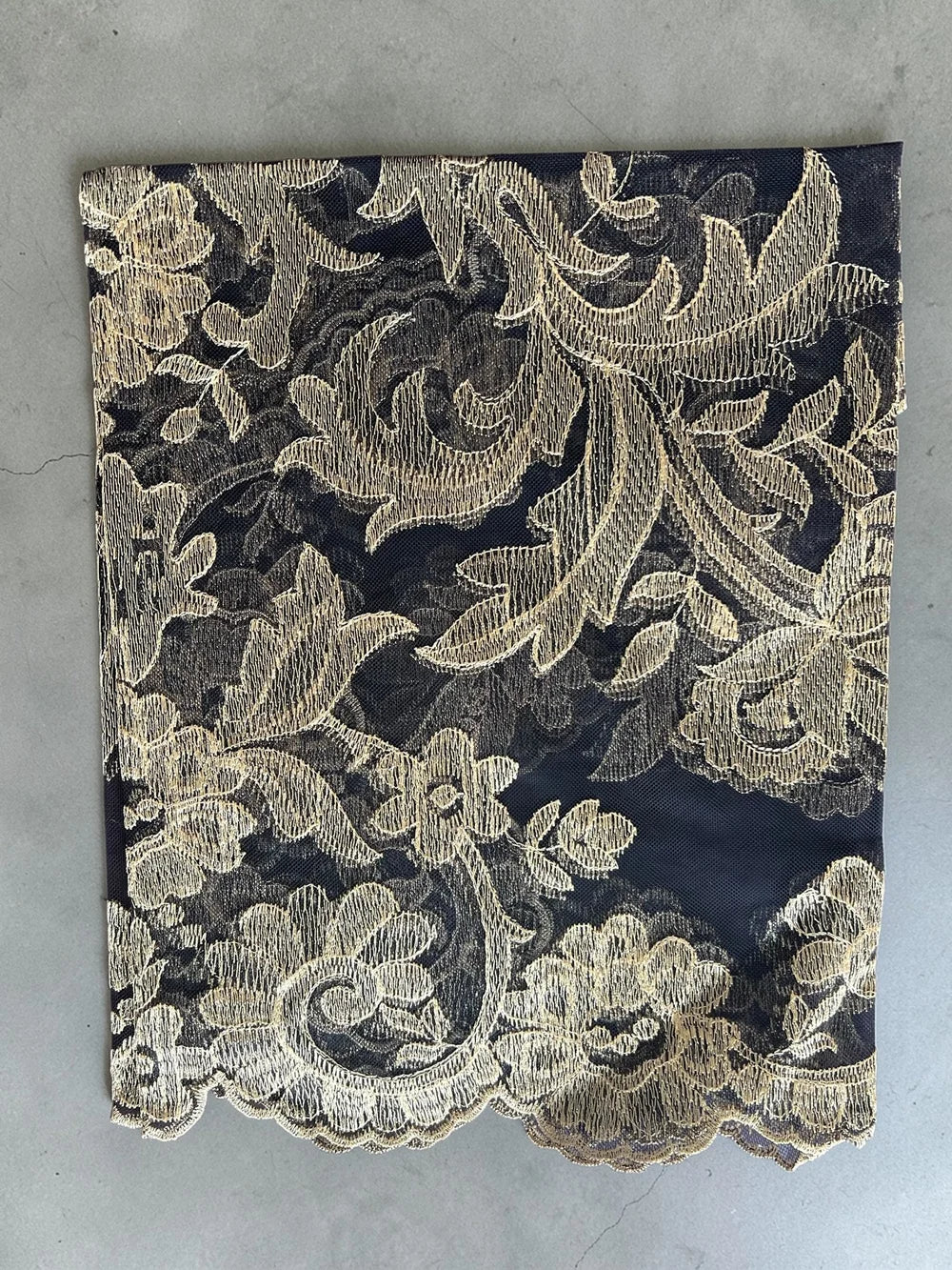 Olivia Model Embroidered Spanish Gold/Black